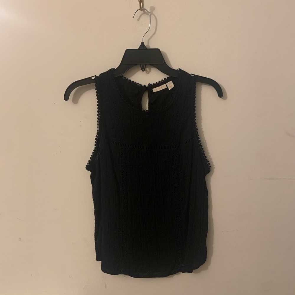 Hinge black tank top with crochet detail